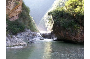 七里峡红军烈士墓